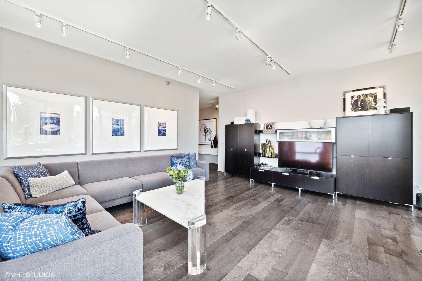 501 N Clinton Street Unit: 1305