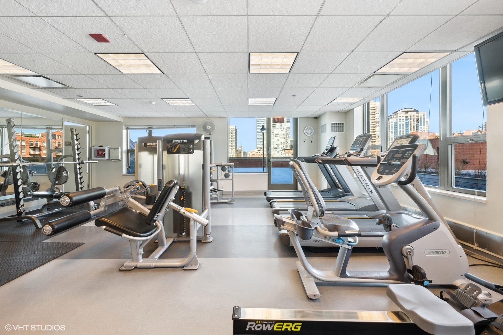 501 N Clinton Street Unit: 1305