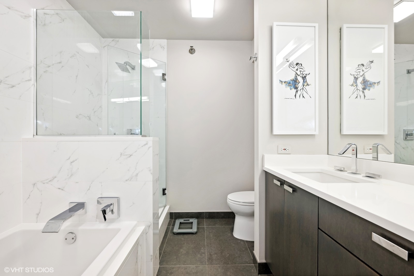 501 N Clinton Street Unit: 1305