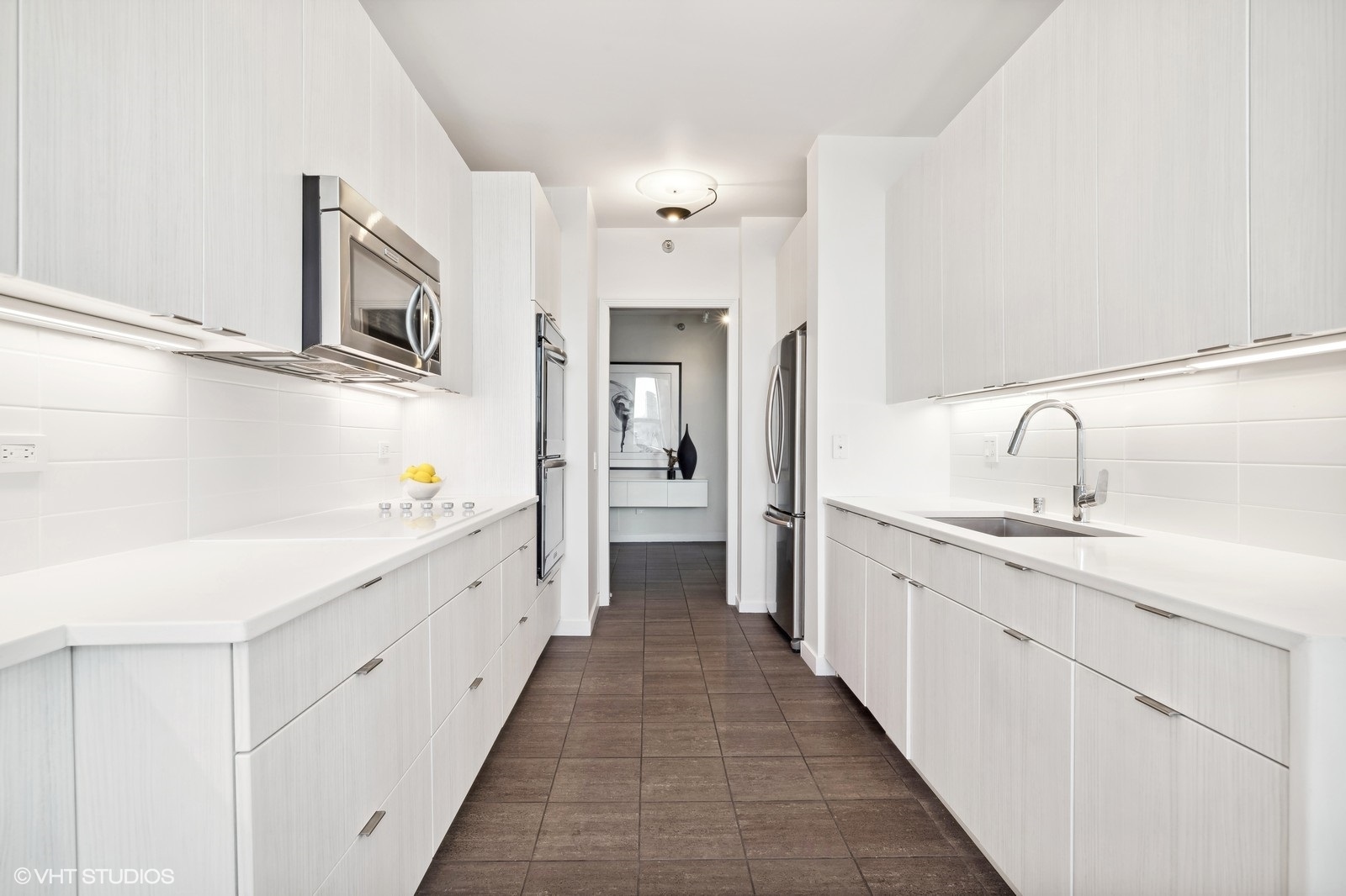 501 N Clinton Street Unit: 1305