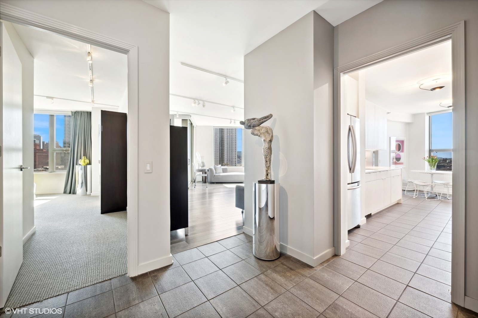 501 N Clinton Street Unit: 1305