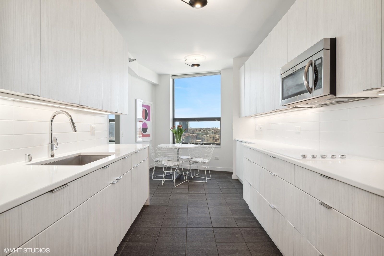 501 N Clinton Street Unit: 1305