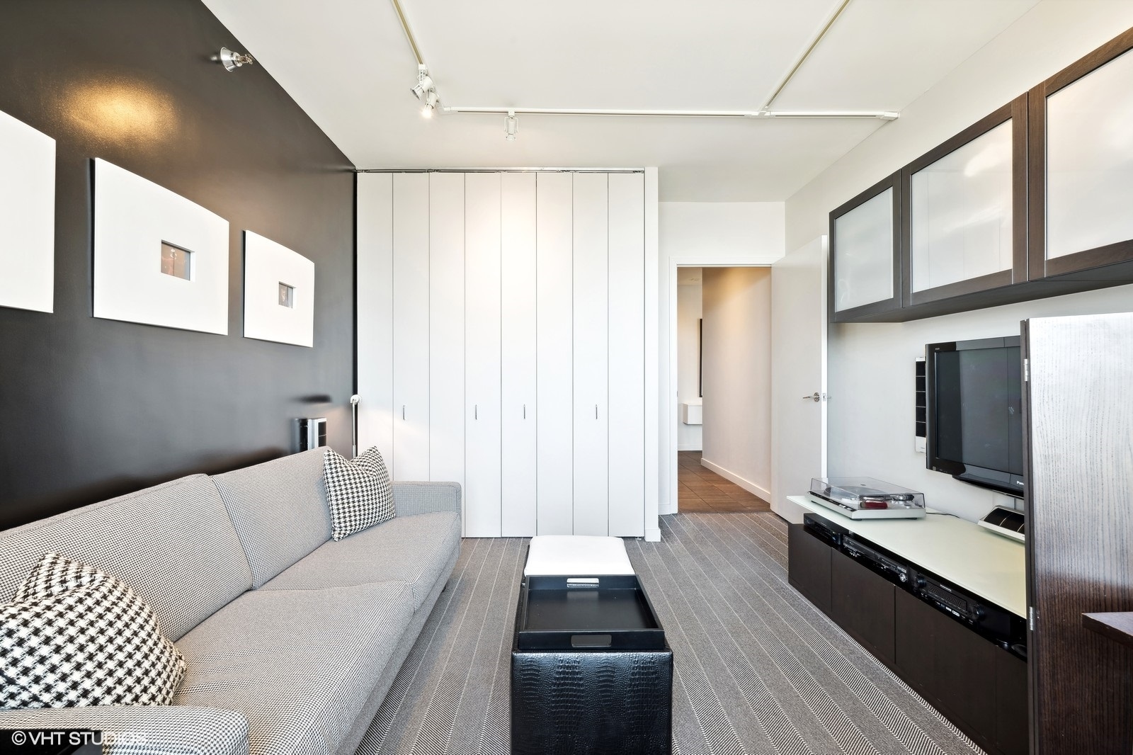 501 N Clinton Street Unit: 1305