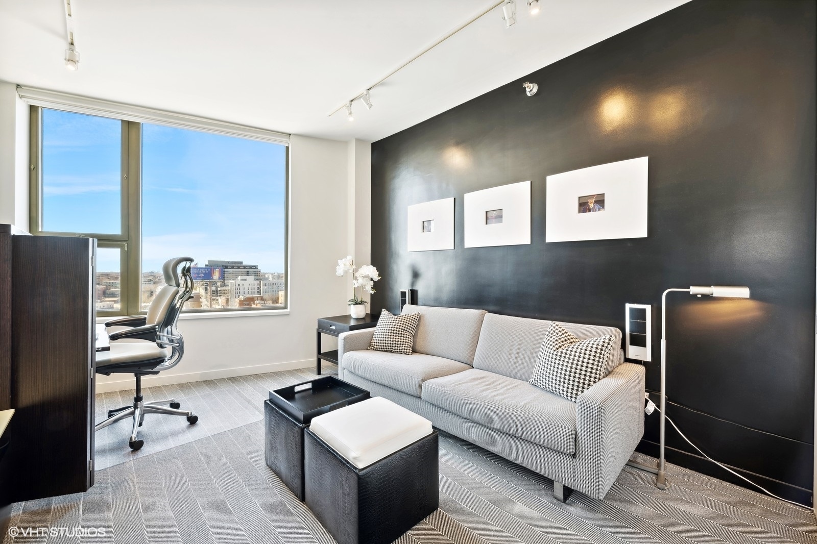 501 N Clinton Street Unit: 1305