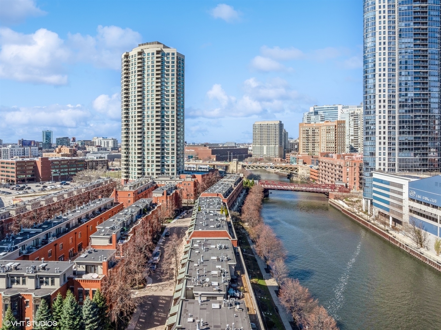 501 N Clinton Street Unit: 1305