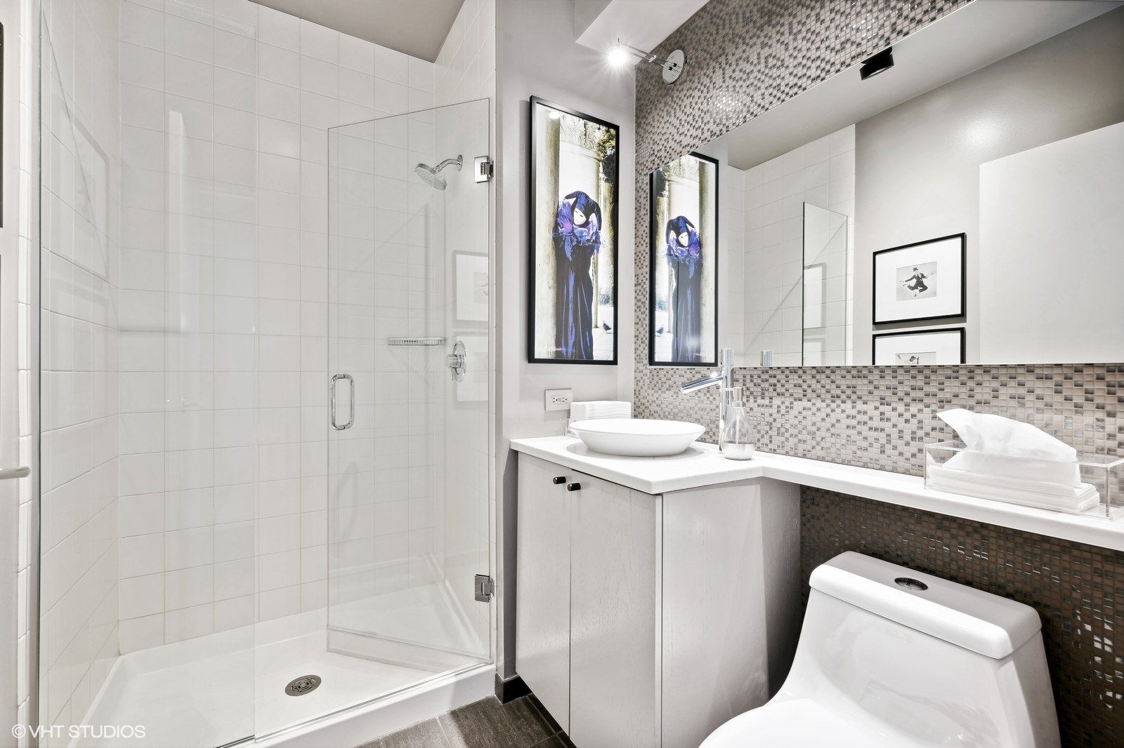 501 N Clinton Street Unit: 1305