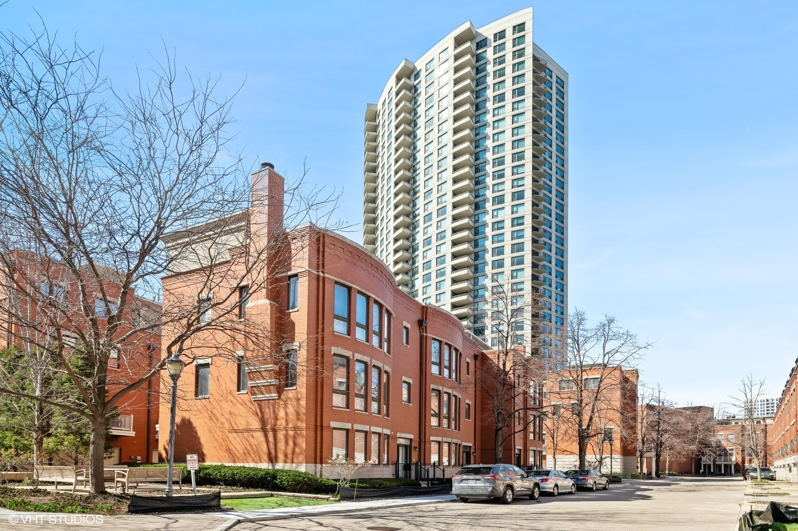 501 N Clinton Street Unit: 1305