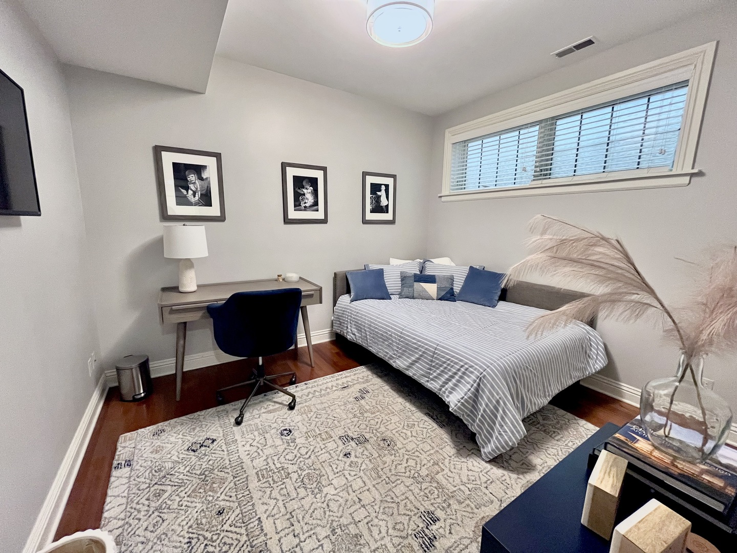 904 W Fletcher Street Unit: 1