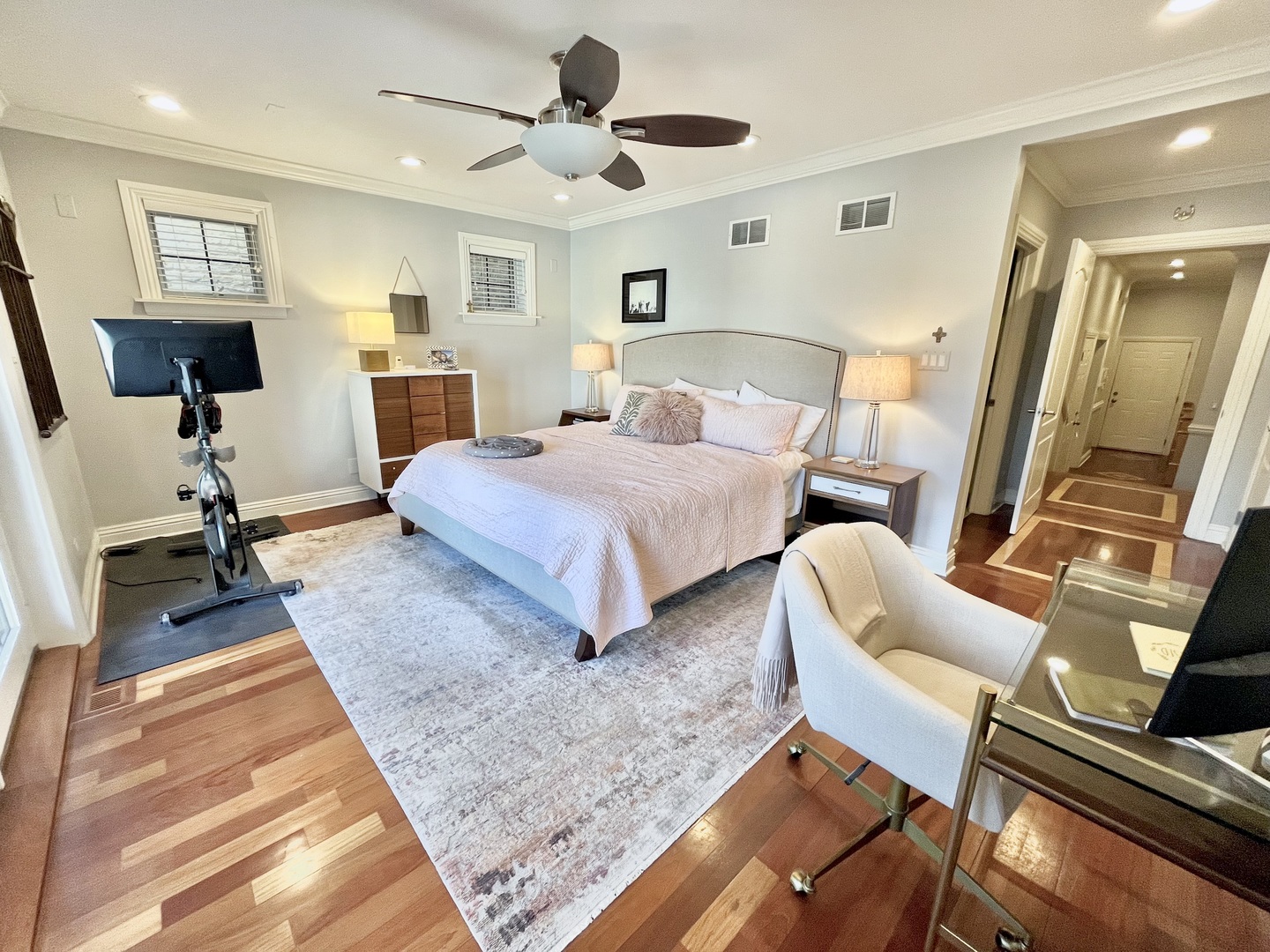 904 W Fletcher Street Unit: 1