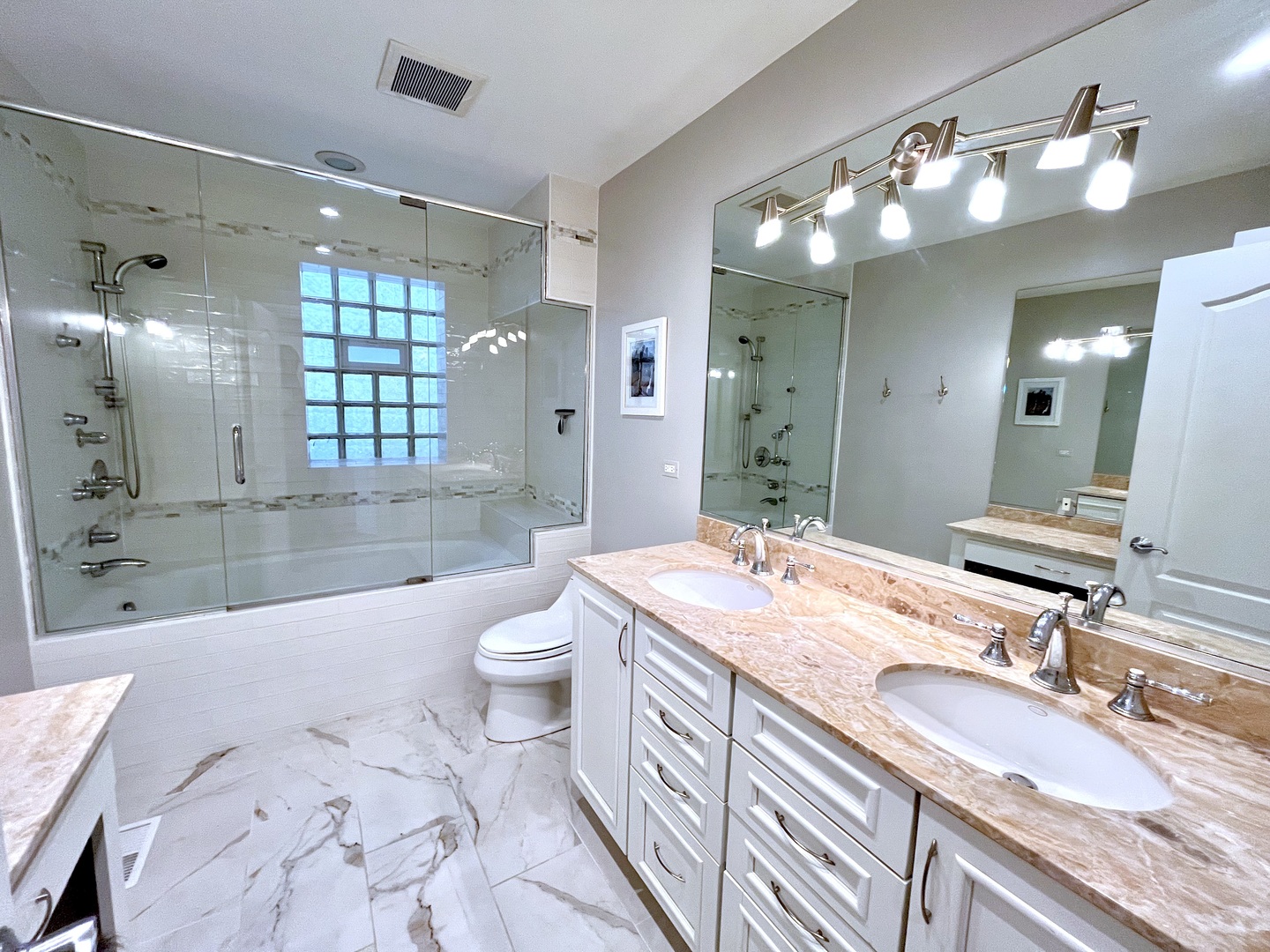 904 W Fletcher Street Unit: 1