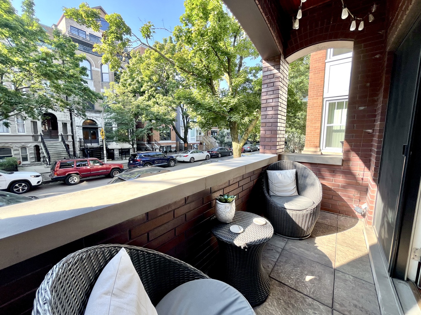 904 W Fletcher Street Unit: 1