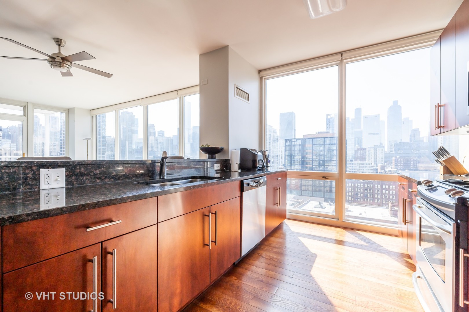 757 N Orleans Street Unit: 1506