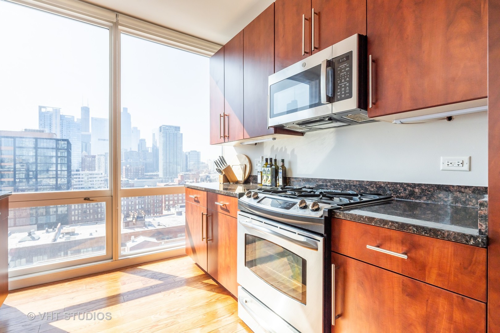 757 N Orleans Street Unit: 1506