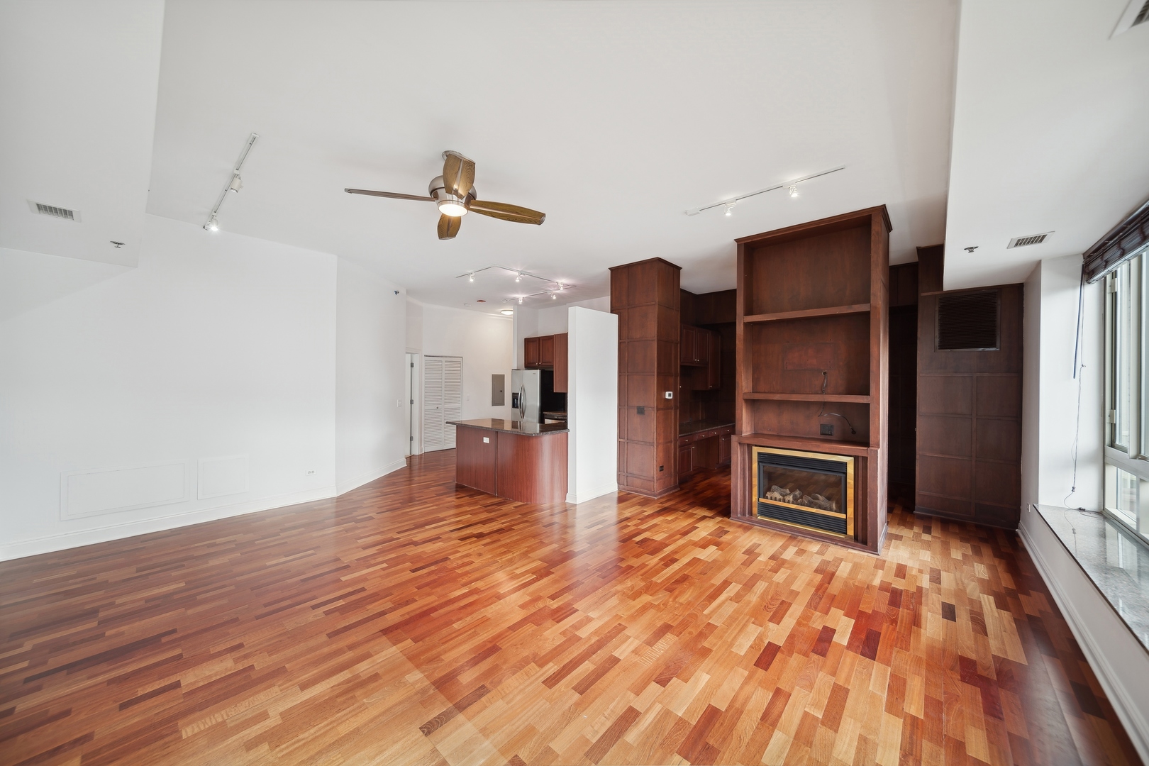 230 W Division Street Unit: 501
