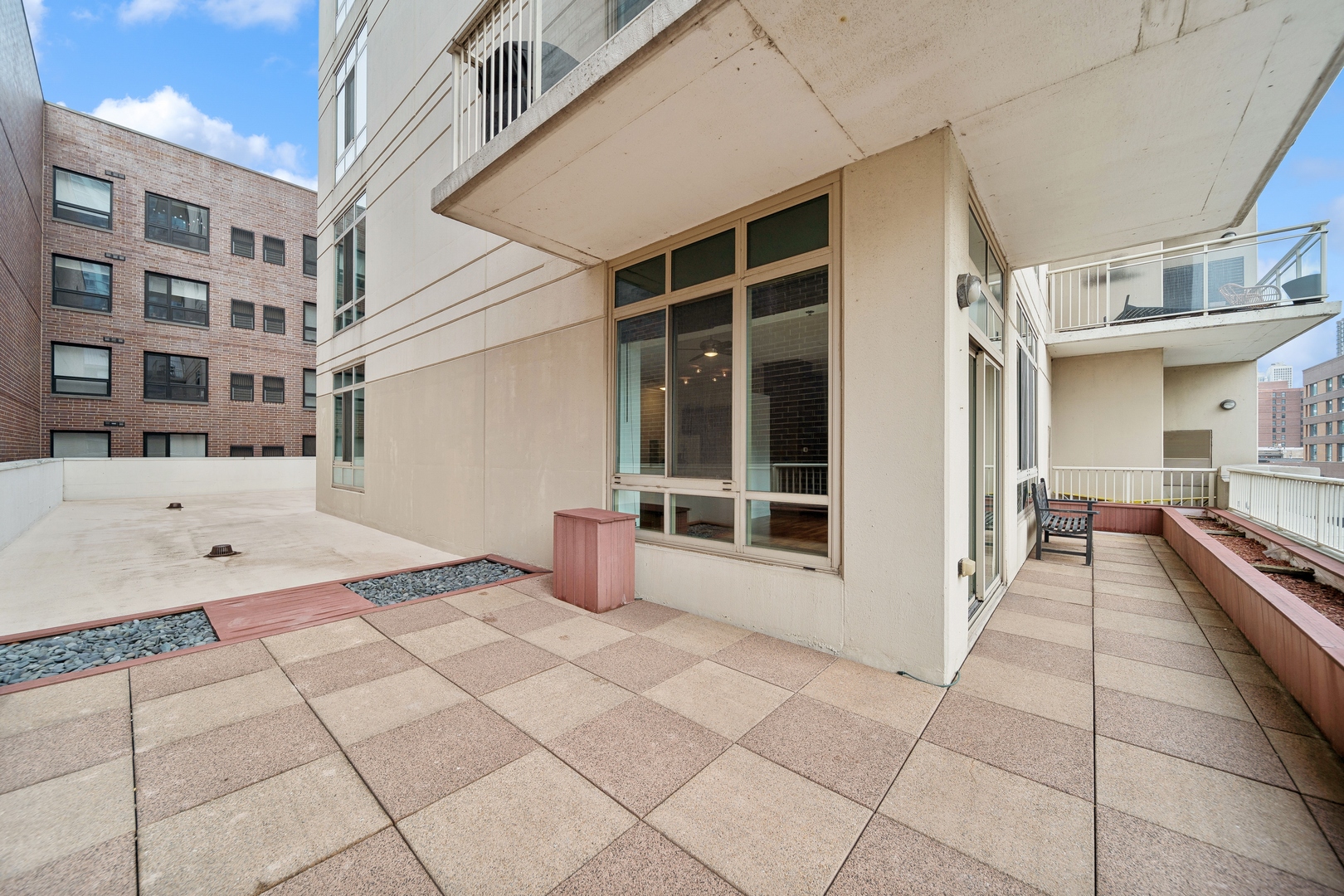 230 W Division Street Unit: 501