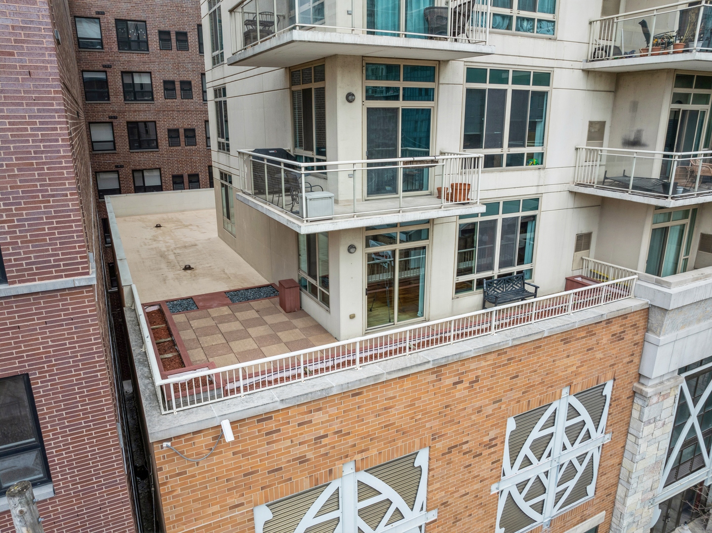 230 W Division Street Unit: 501