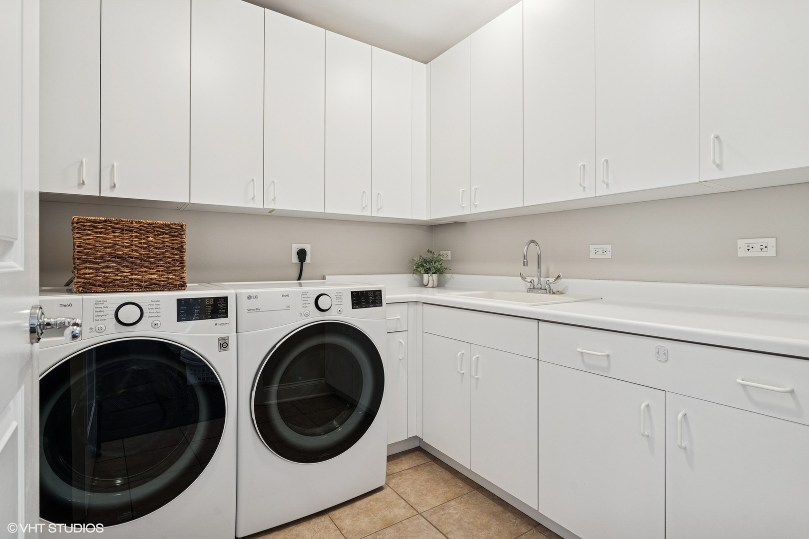 1035 N Dearborn Street Unit: 5W