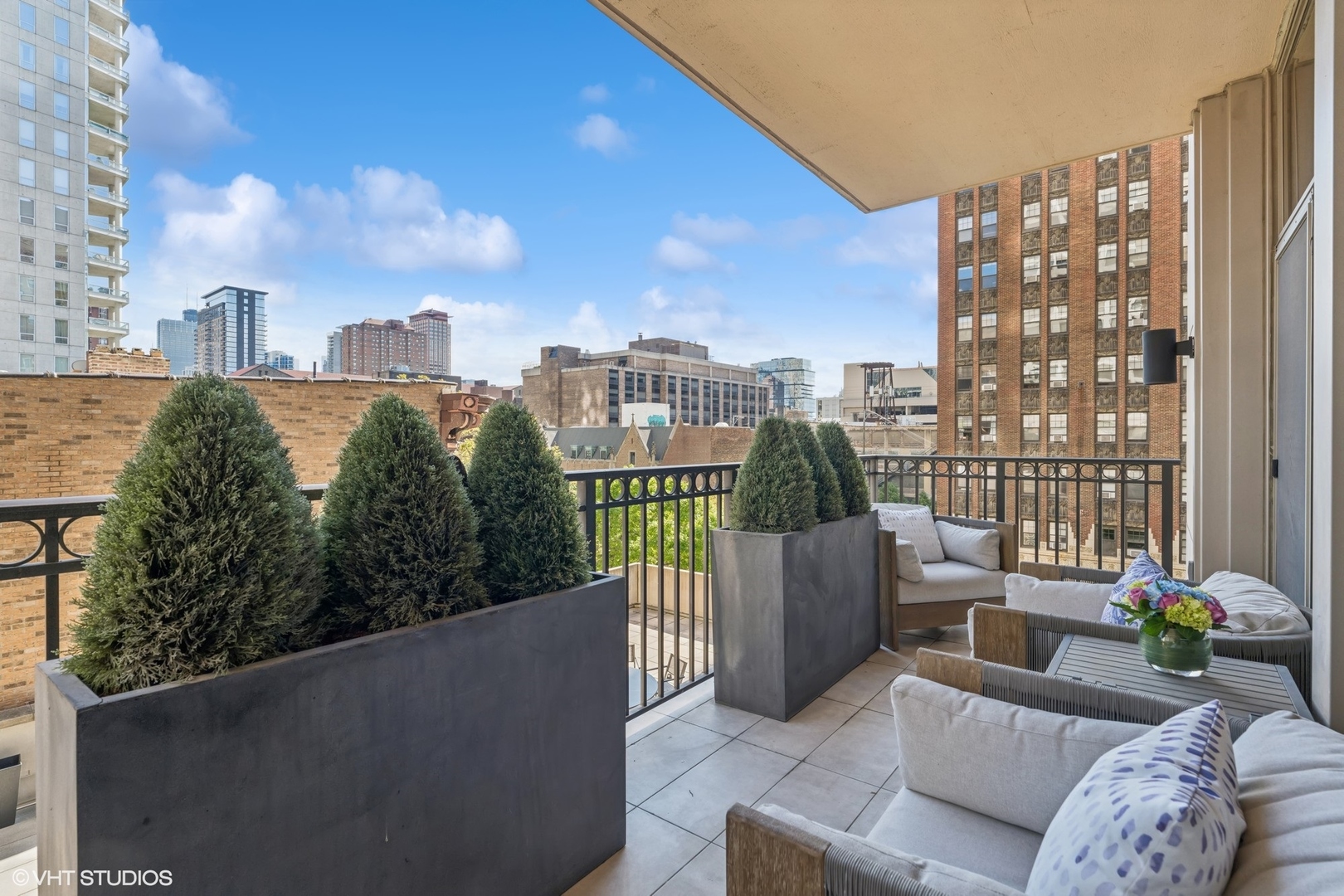 1035 N Dearborn Street Unit: 5W