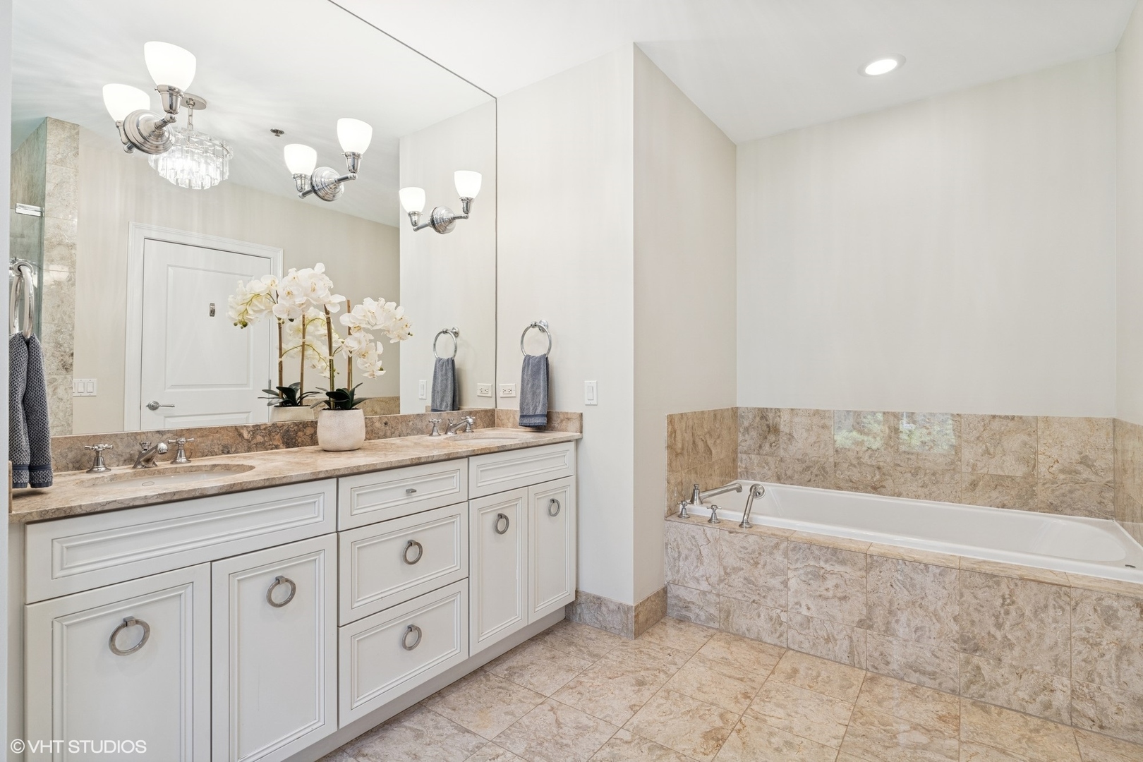 1035 N Dearborn Street Unit: 5W