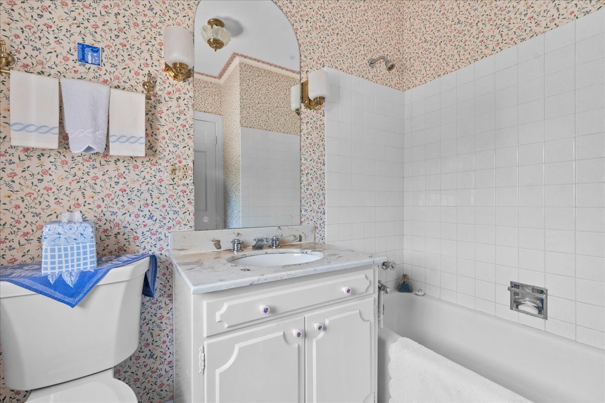 2025 Greenwood Avenue