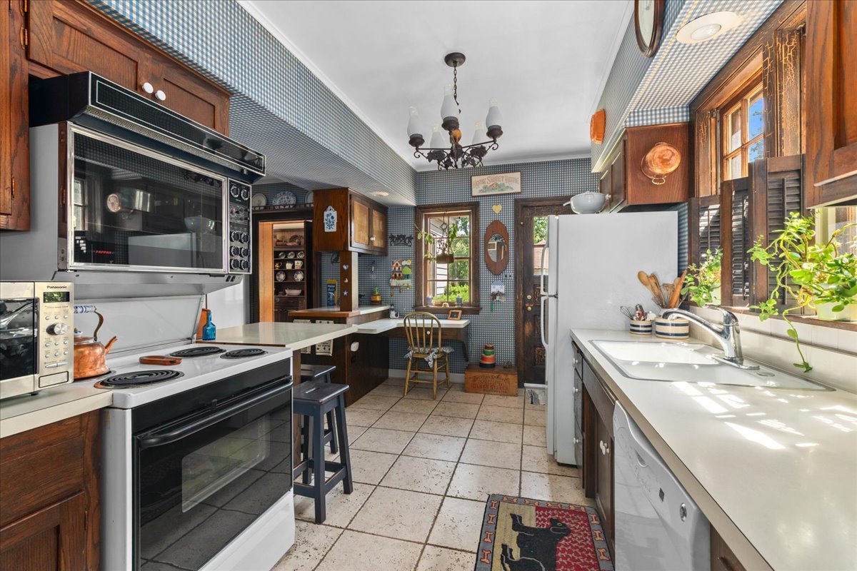 2025 Greenwood Avenue