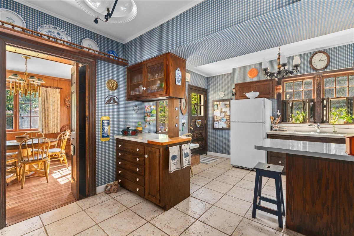 2025 Greenwood Avenue