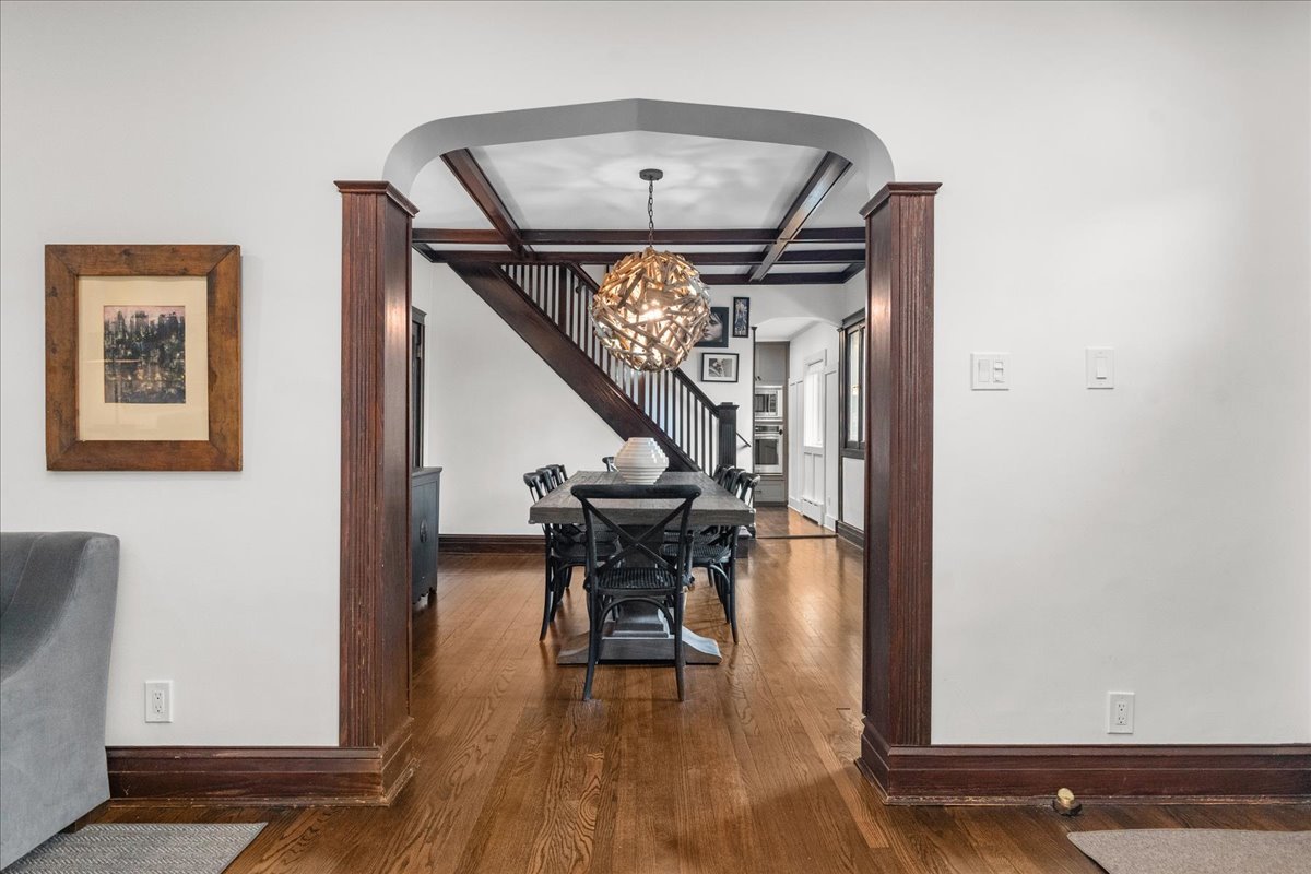 2087 W Greenleaf Avenue