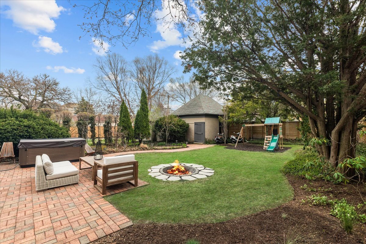 2087 W Greenleaf Avenue