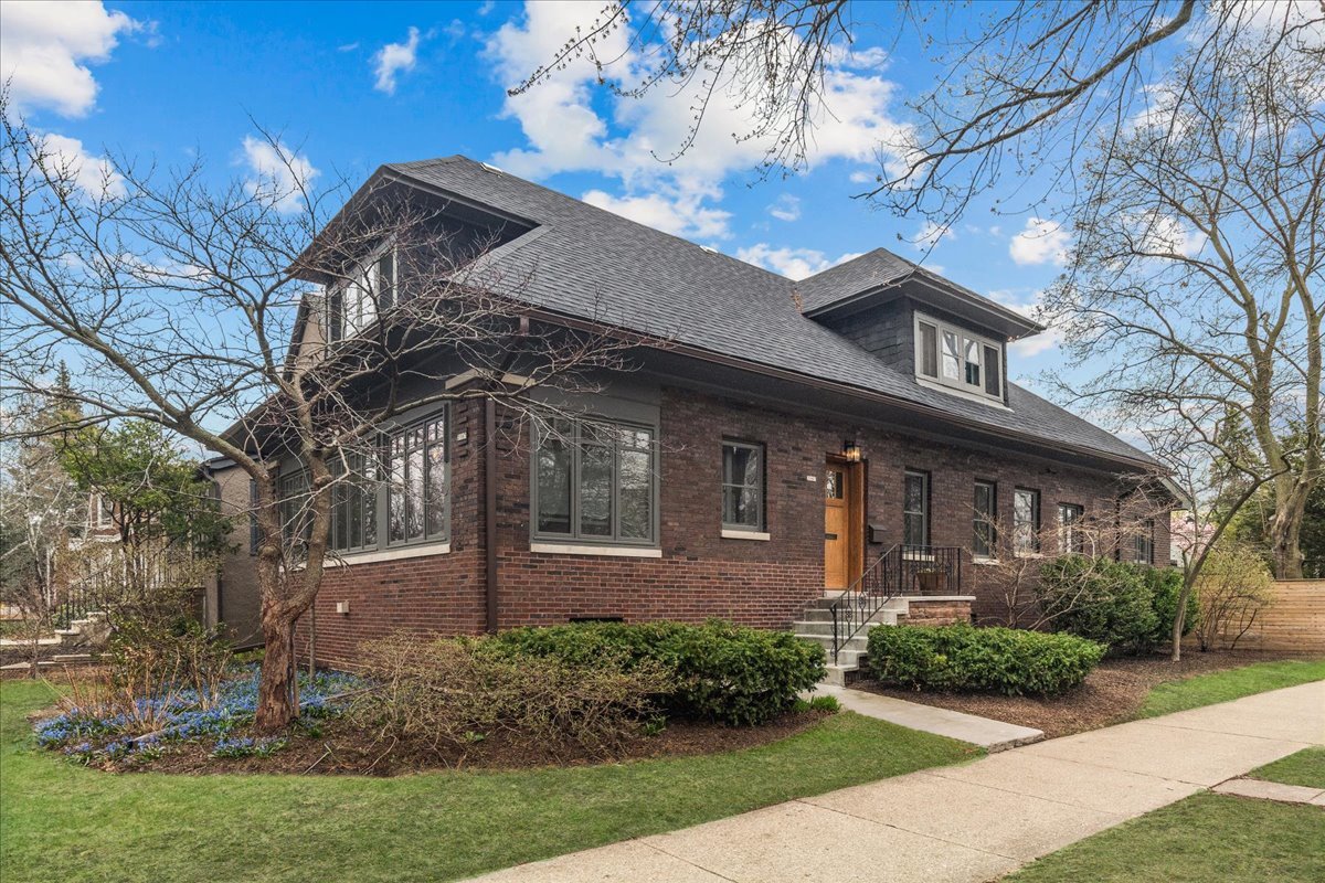 2087 W Greenleaf Avenue