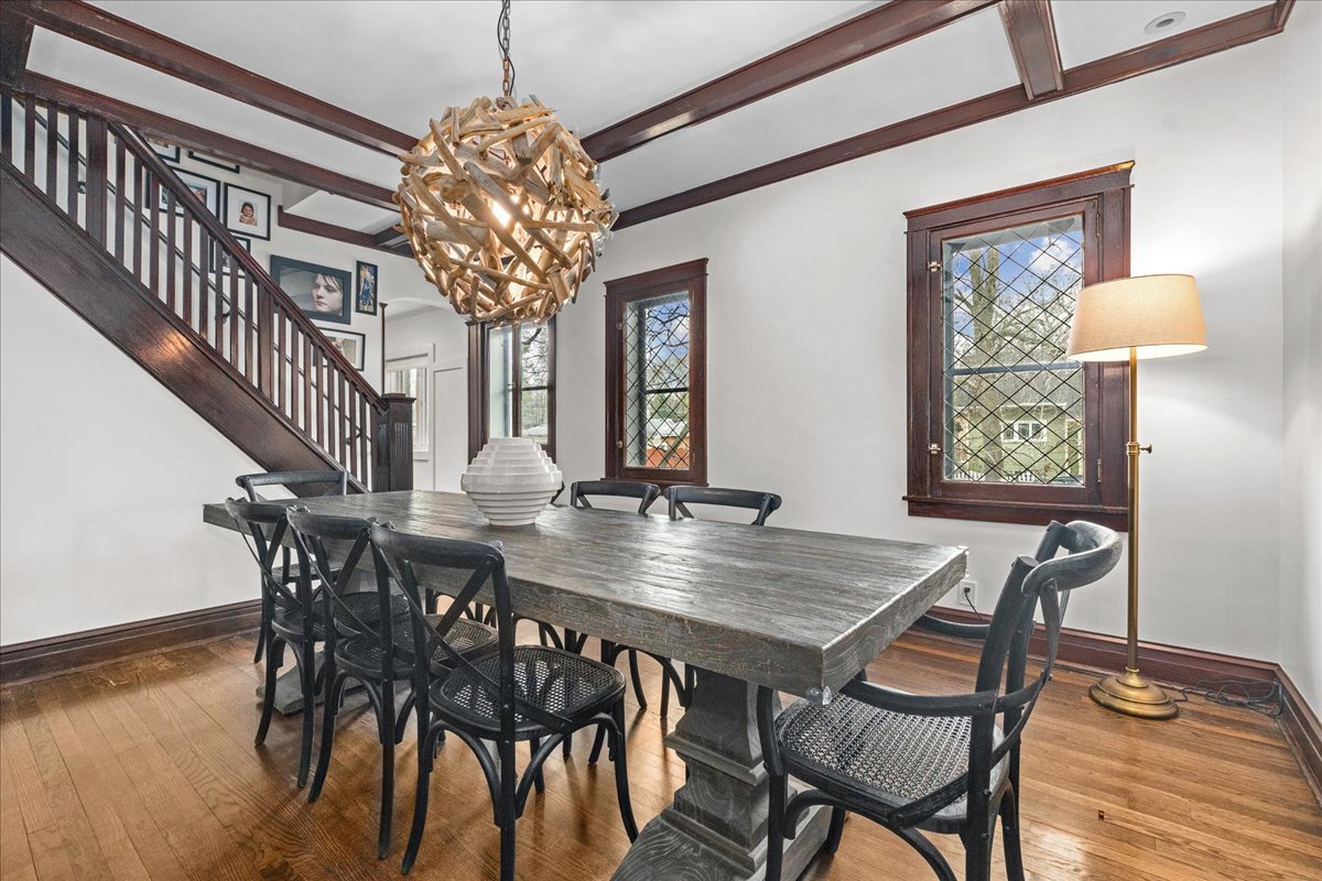 2087 W Greenleaf Avenue