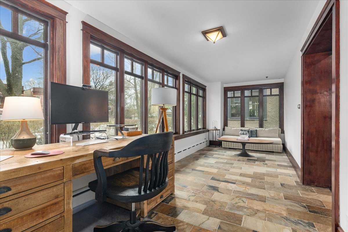 2087 W Greenleaf Avenue