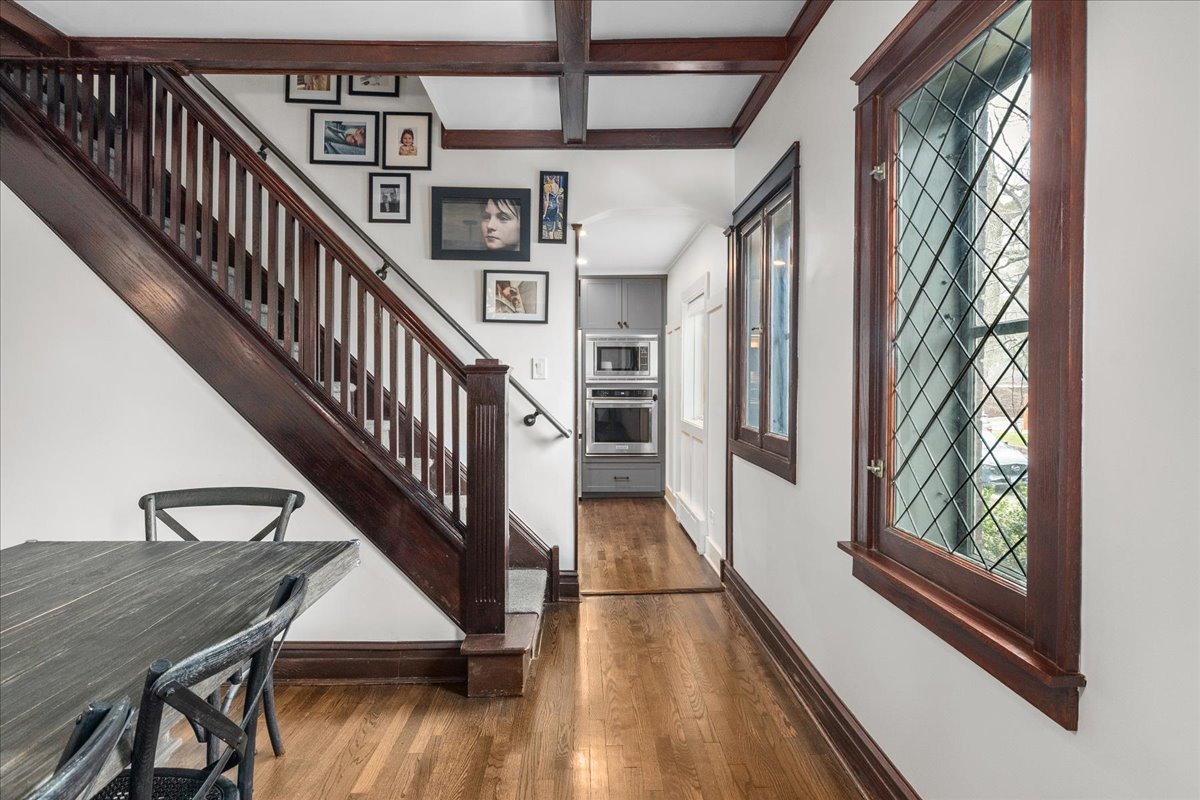 2087 W Greenleaf Avenue