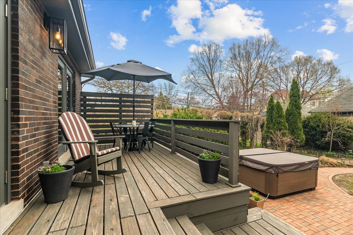 2087 W Greenleaf Avenue