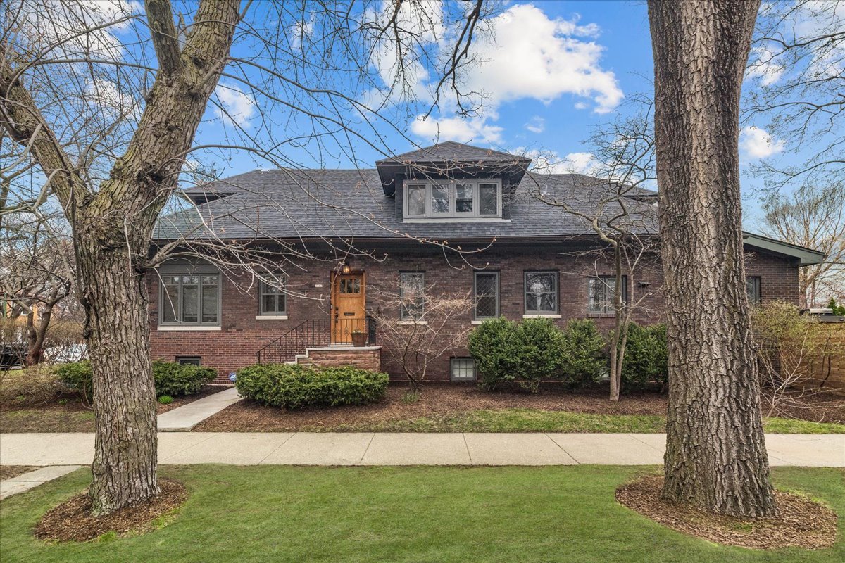 2087 W Greenleaf Avenue