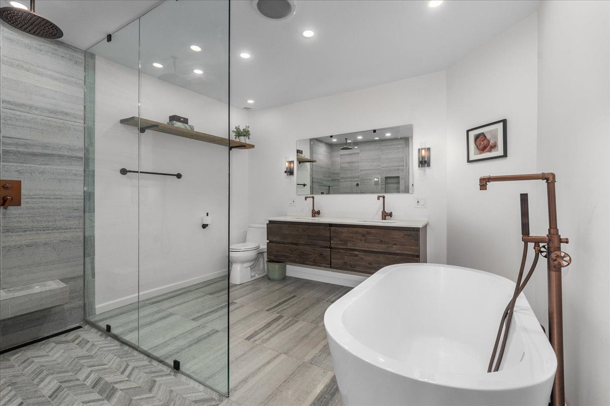 2087 W Greenleaf Avenue