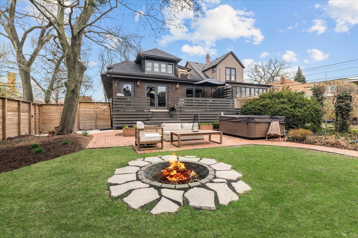 2087 W Greenleaf Avenue