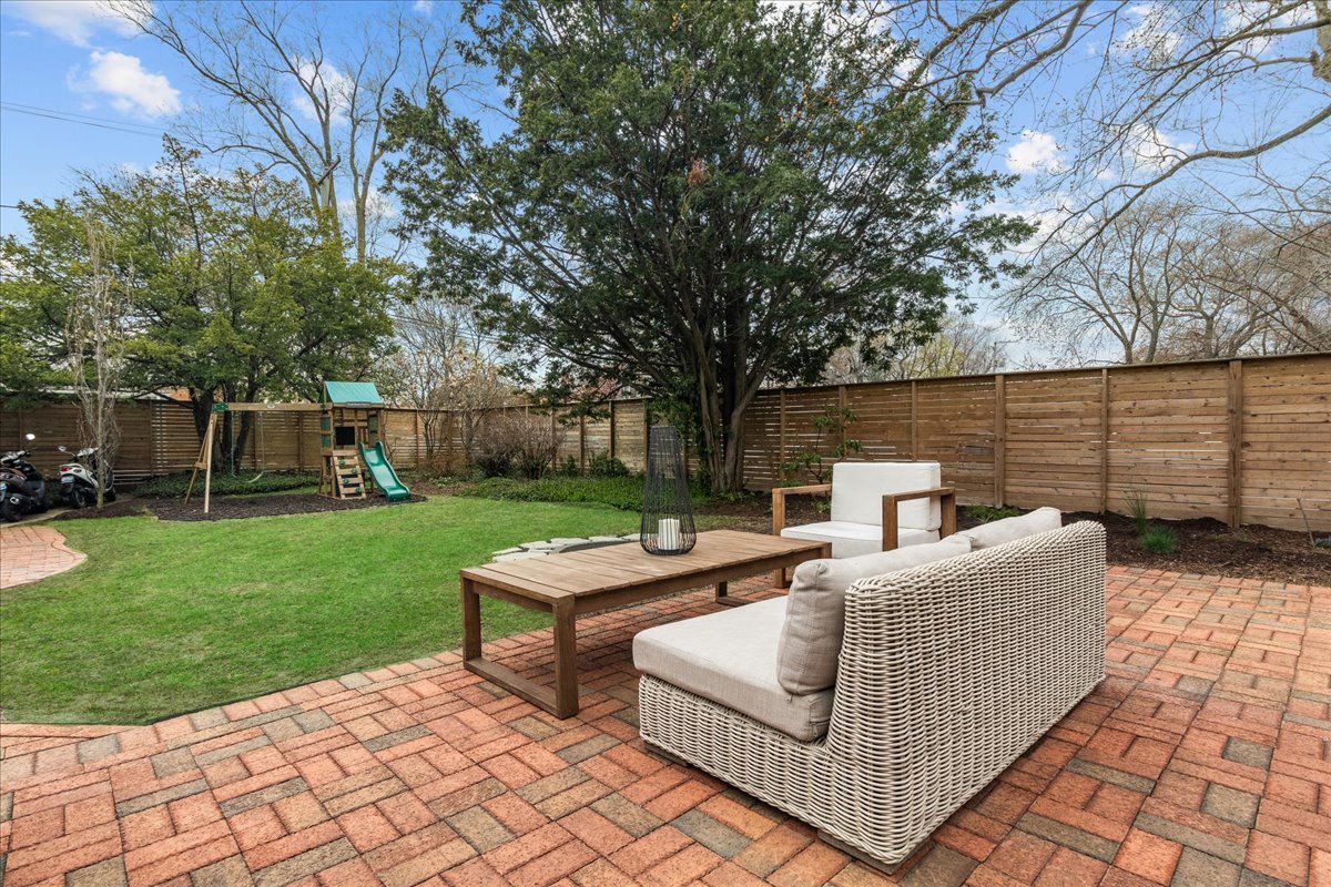 2087 W Greenleaf Avenue