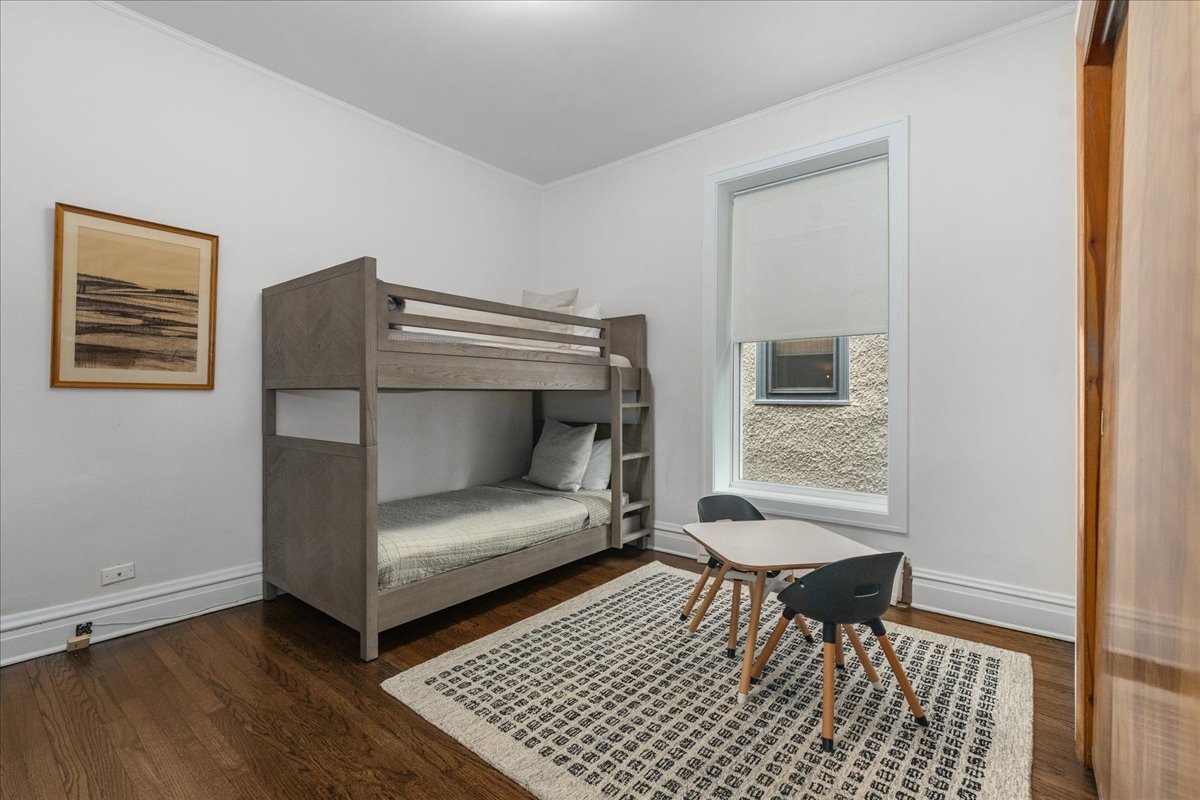 2087 W Greenleaf Avenue