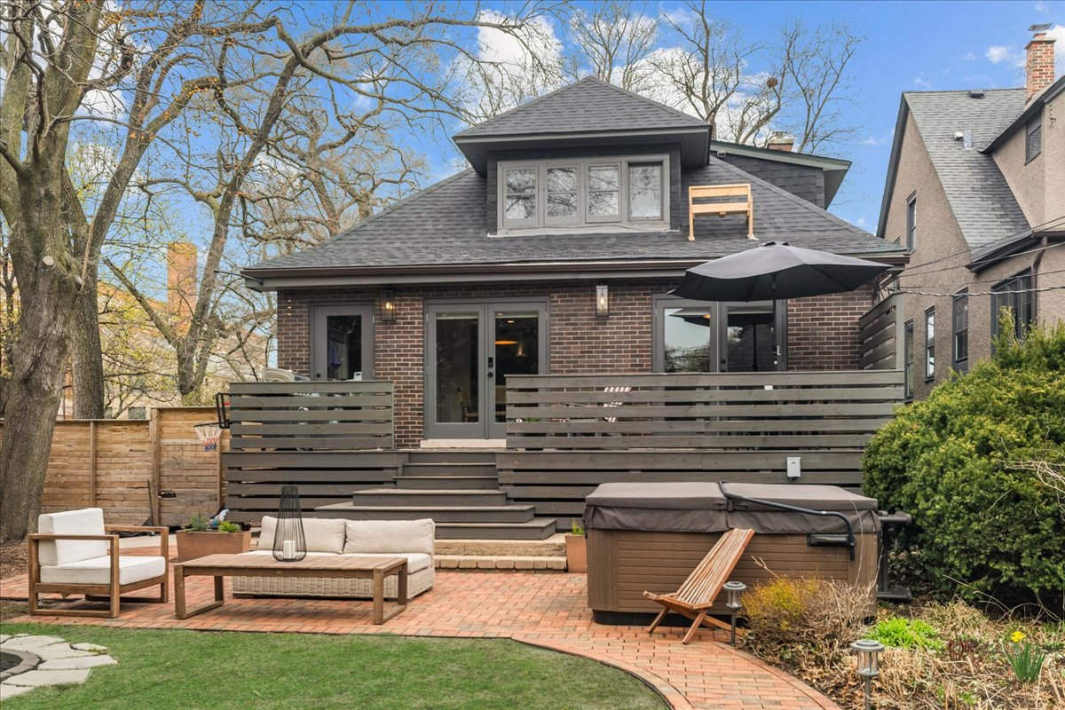 2087 W Greenleaf Avenue