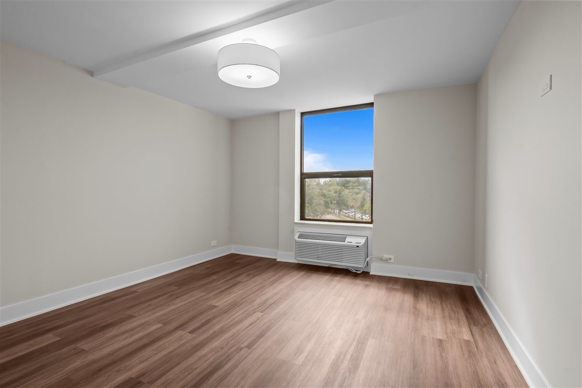 1500 Sheridan Road Unit: 4A