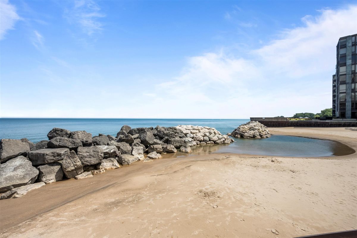 1500 Sheridan Road Unit: 4A