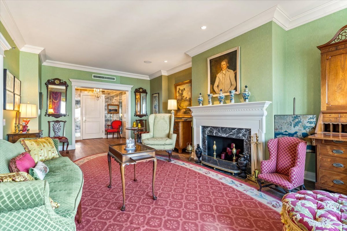 800 N Michigan Avenue Unit: 5501