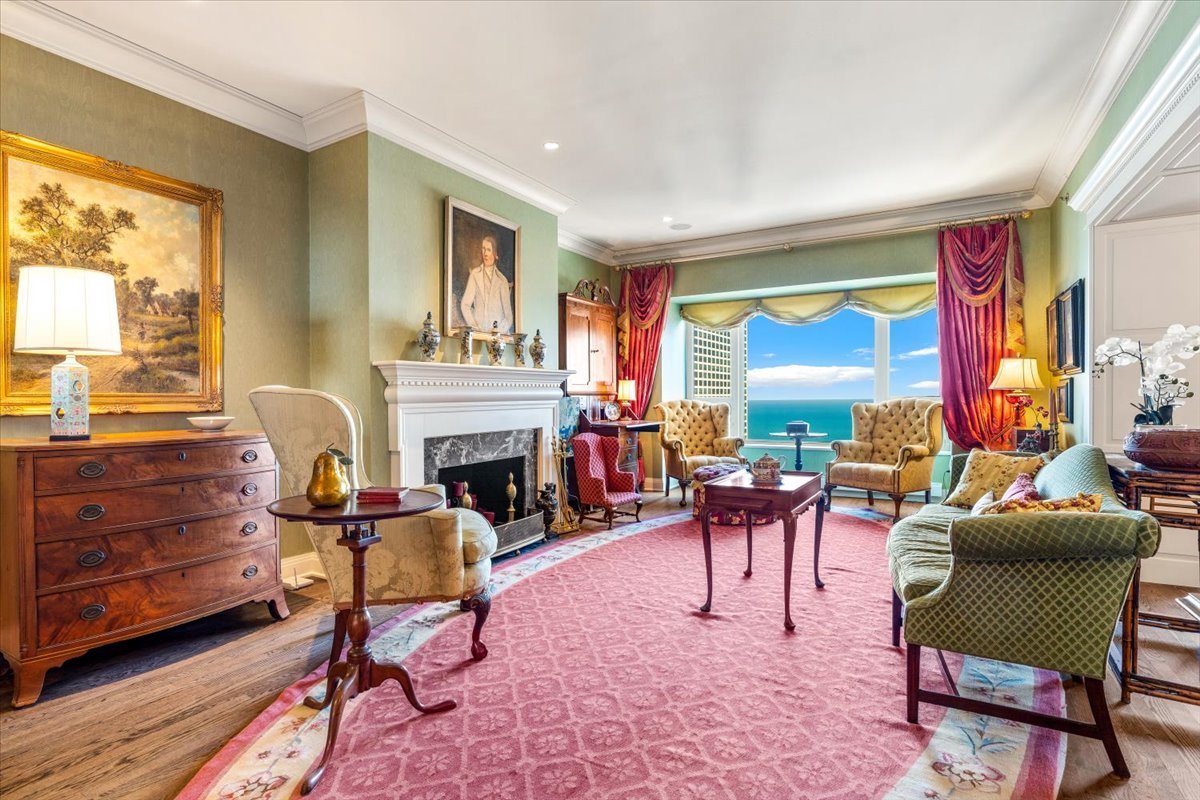 800 N Michigan Avenue Unit: 5501