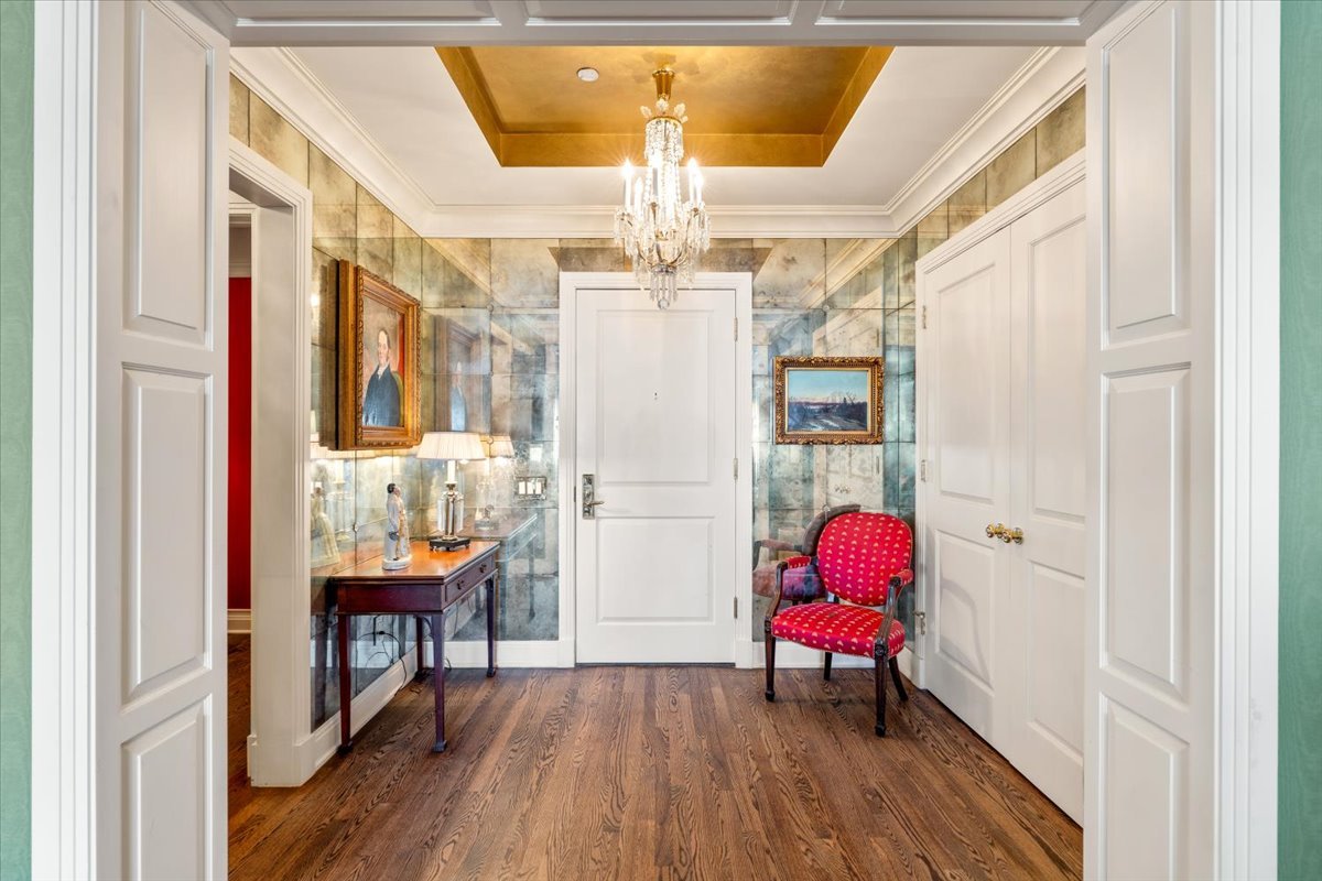 800 N Michigan Avenue Unit: 5501