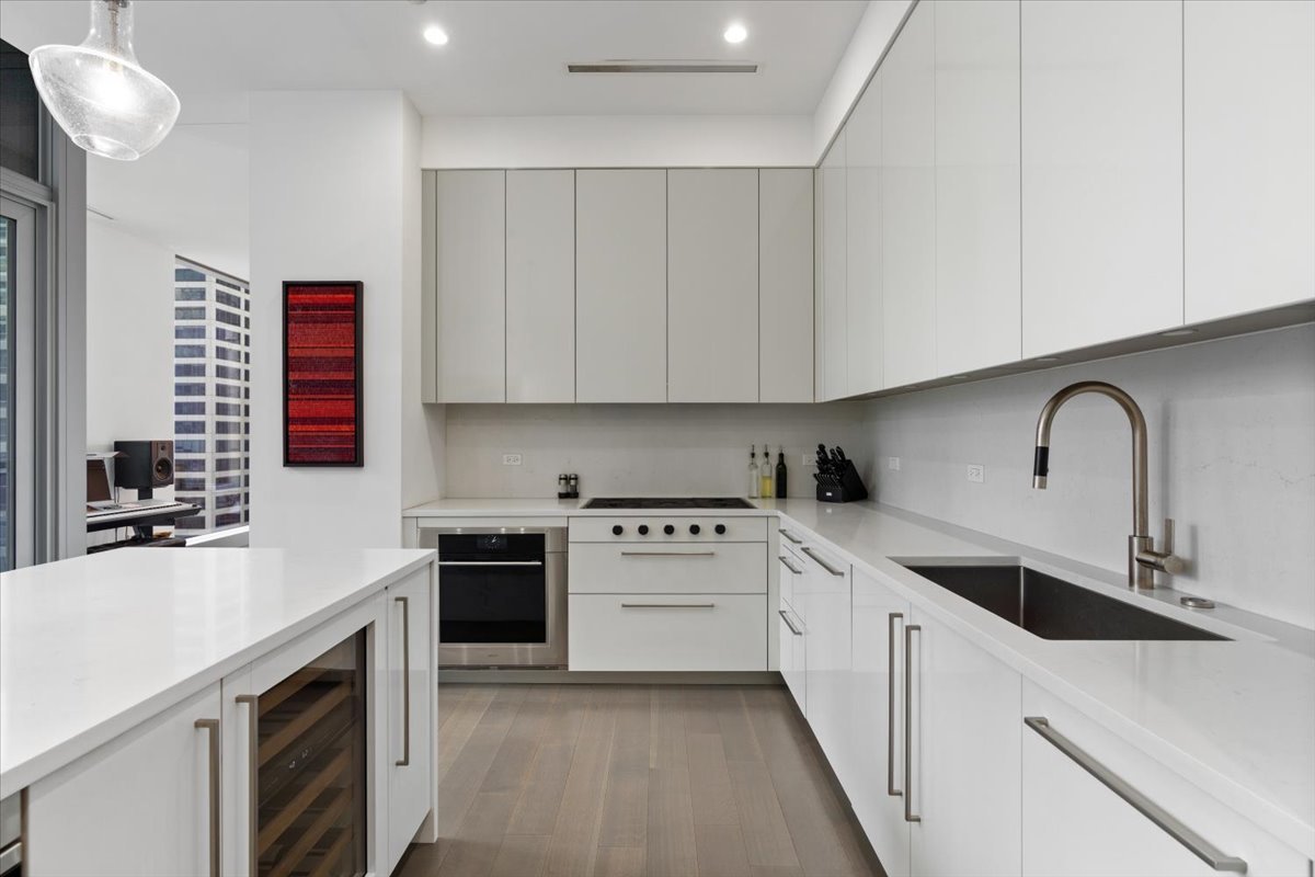 403 N Wabash Avenue Unit: 10C