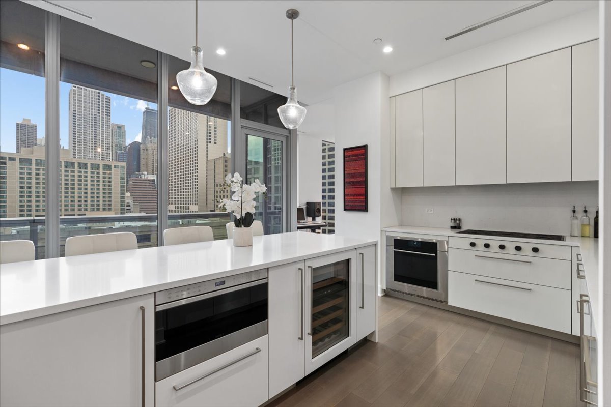403 N Wabash Avenue Unit: 10C