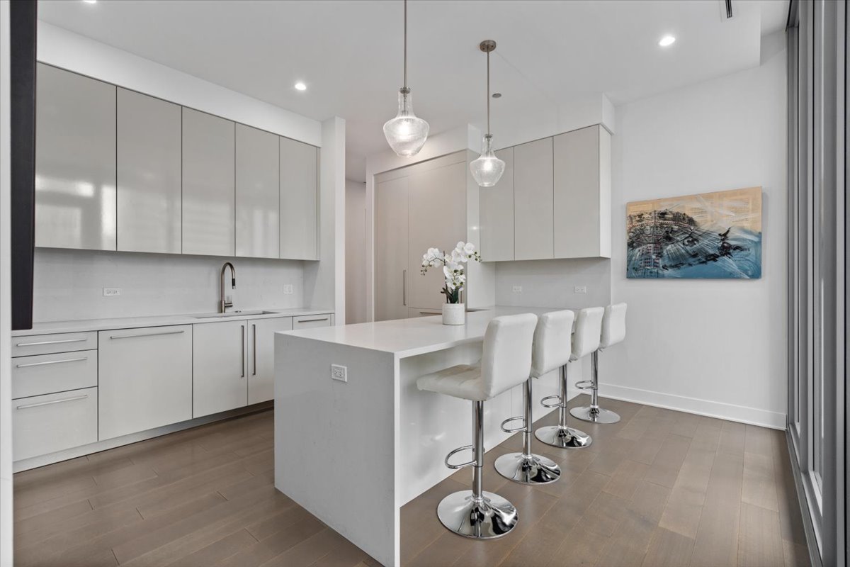 403 N Wabash Avenue Unit: 10C