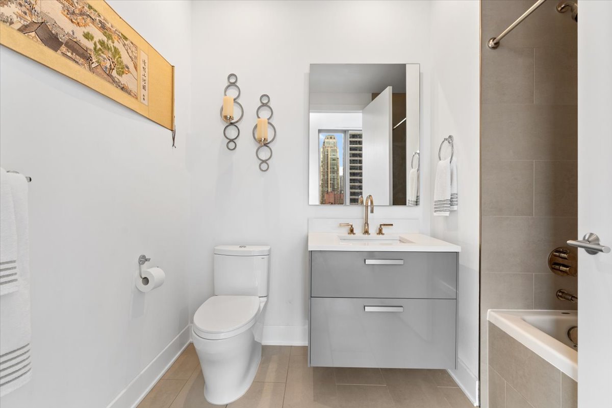 403 N Wabash Avenue Unit: 10C