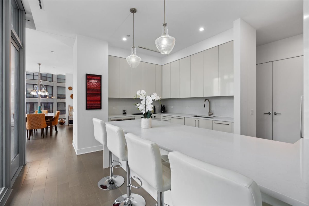 403 N Wabash Avenue Unit: 10C