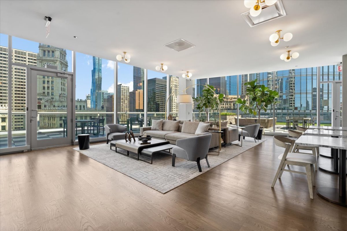 403 N Wabash Avenue Unit: 10C